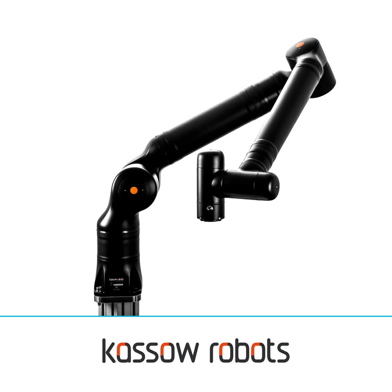 Das Bild zeigt einen schwarzen Roboterarm der Marke Kassow Robots vor einem weißen Hintergrund, der durch sein schlankes Design auffällt.