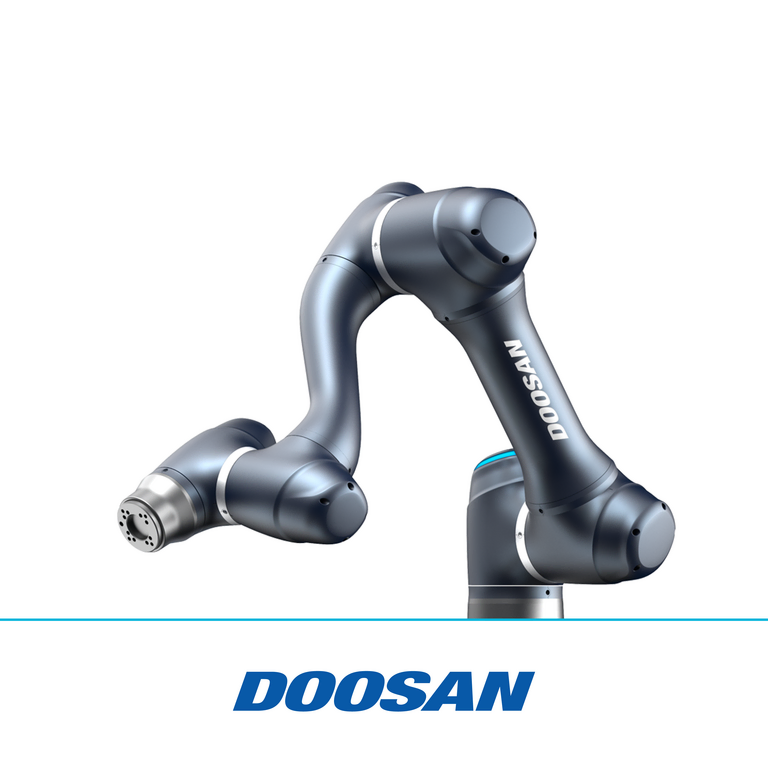 Das Bild präsentiert einen eleganten, metallisch-grauen Roboterarm der Marke Doosan, isoliert vor einem weißen Hintergrund.